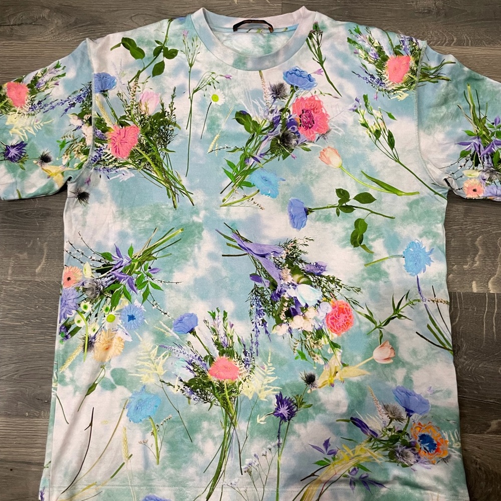 LOUIS VUITTON, NEVER WORN MEN’S SHIRT SIZE L
